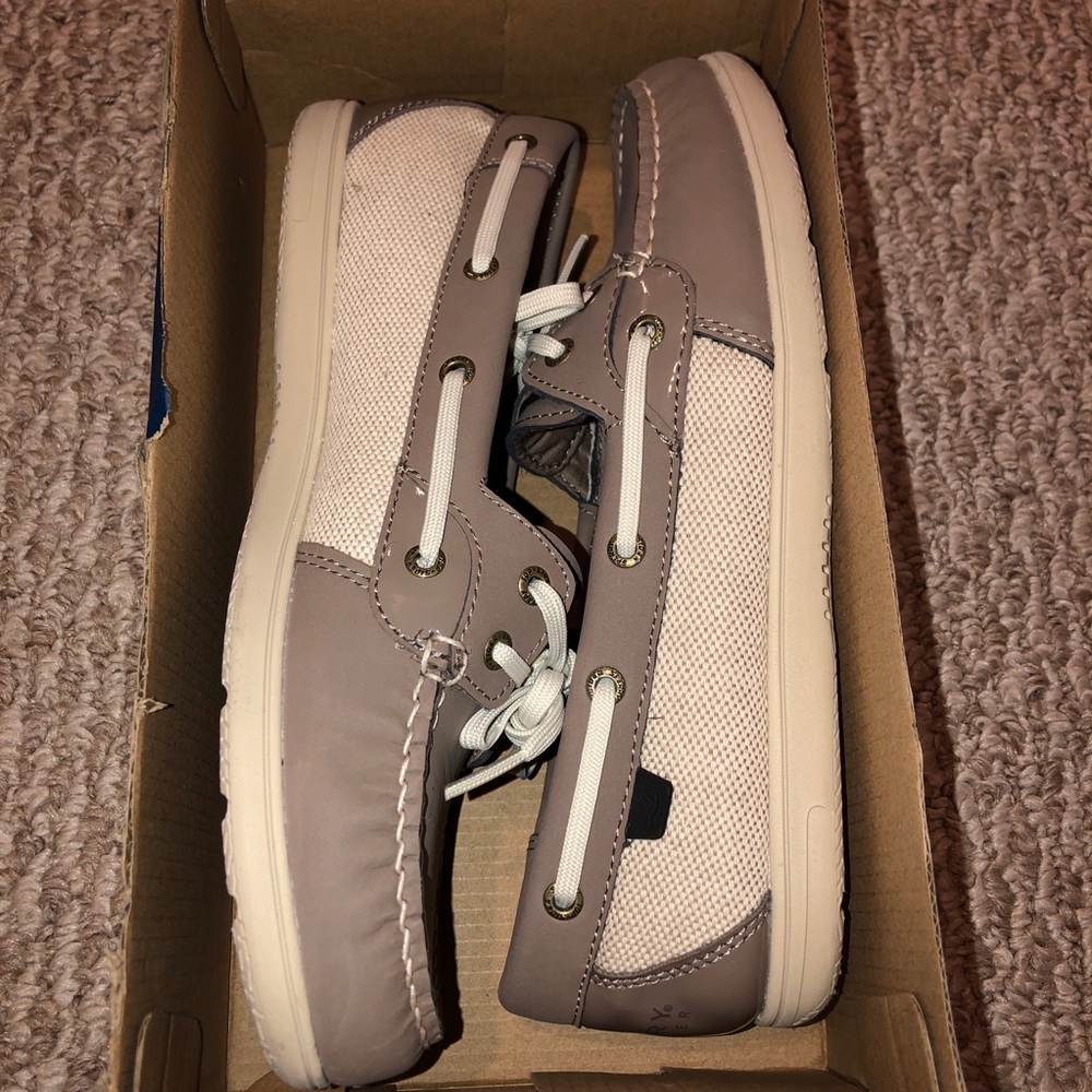 Women’s sperry boat shoes